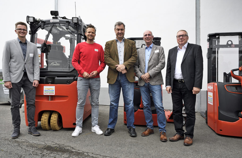 V.l.n.r.: Alex Brunner, Tafel Bayern e.V., Nicolas Berthold, Deutsche Postcode Lotterie, Ministerpräsident Dr. Markus Söder, Peter Zilles, Tafel Bayern e.V. und Andreas Steppuhn, Vorsitzender Tafel Deutschland e.V.
Foto: Jörg Weber, wbr-Studio