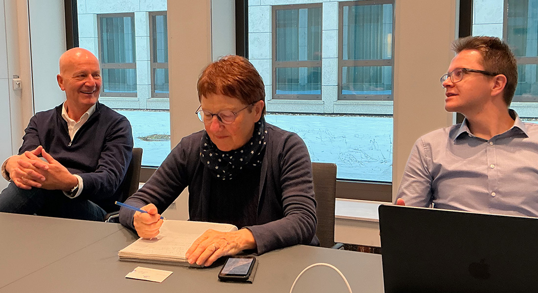Stefan Weßling (links) vom DIVV zu Gast bei der Klausurtagung des Vorstands der Tafel Bayern e.V.. Foto: Gerd Kermer